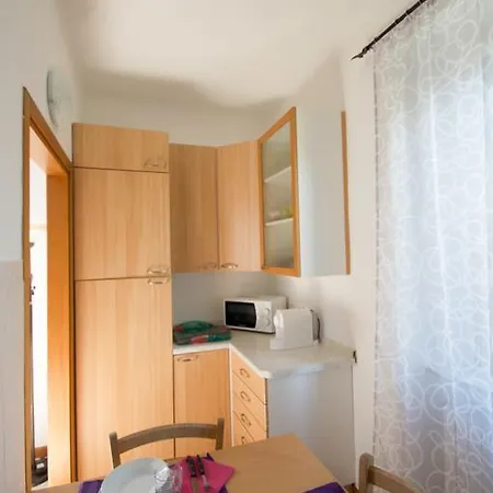 Art In Flower Apartment *